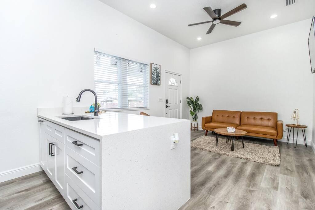 2Br Spacious House In Heart Of West טאמפה מראה חיצוני תמונה
